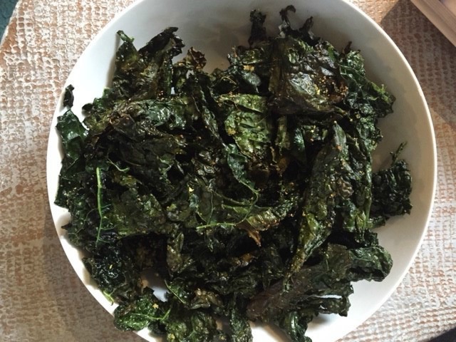 SAVORY BAKED KALE CHIPS